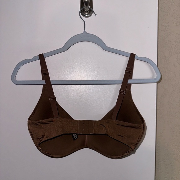 Skims WIRELESS FORM PUSH-UP PLUNGE BRA | JASPER - Picture 3 of 10